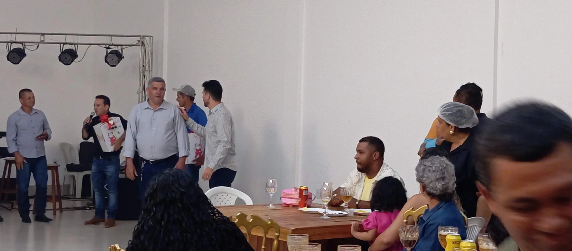 /image/19o-encontro-de-liderancas-rurais-reune-autoridades-associacoes-e-produtores-em-lagoa-dos-patos-mg?src=https%3A%2F%2Fimg2.pixhost.to%2Fimages%2F7461%2F719067009_img_20251205_214310.jpg&w=2000&q=85