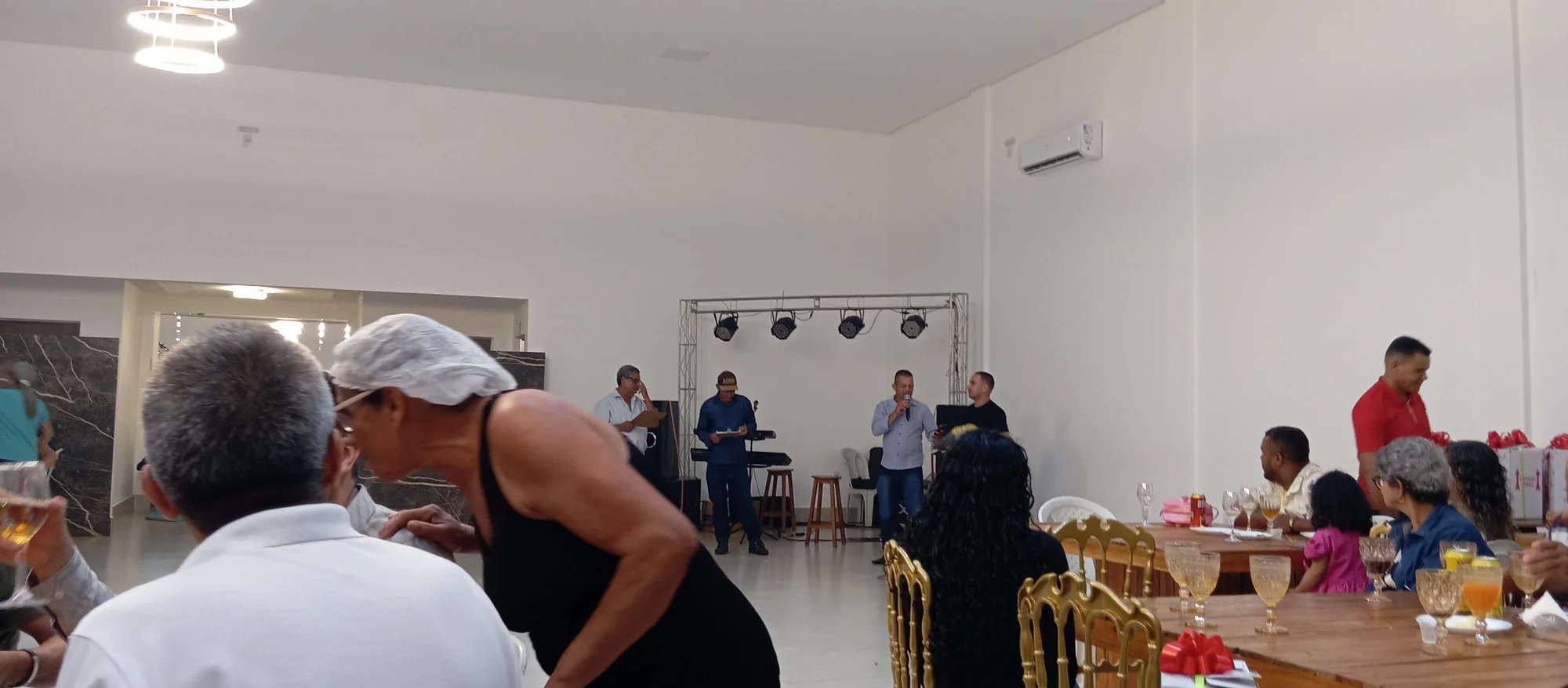 /image/19o-encontro-de-liderancas-rurais-reune-autoridades-associacoes-e-produtores-em-lagoa-dos-patos-mg?src=https%3A%2F%2Fimg2.pixhost.to%2Fimages%2F7461%2F719067022_img_20251205_214722.jpg&w=2000&q=85