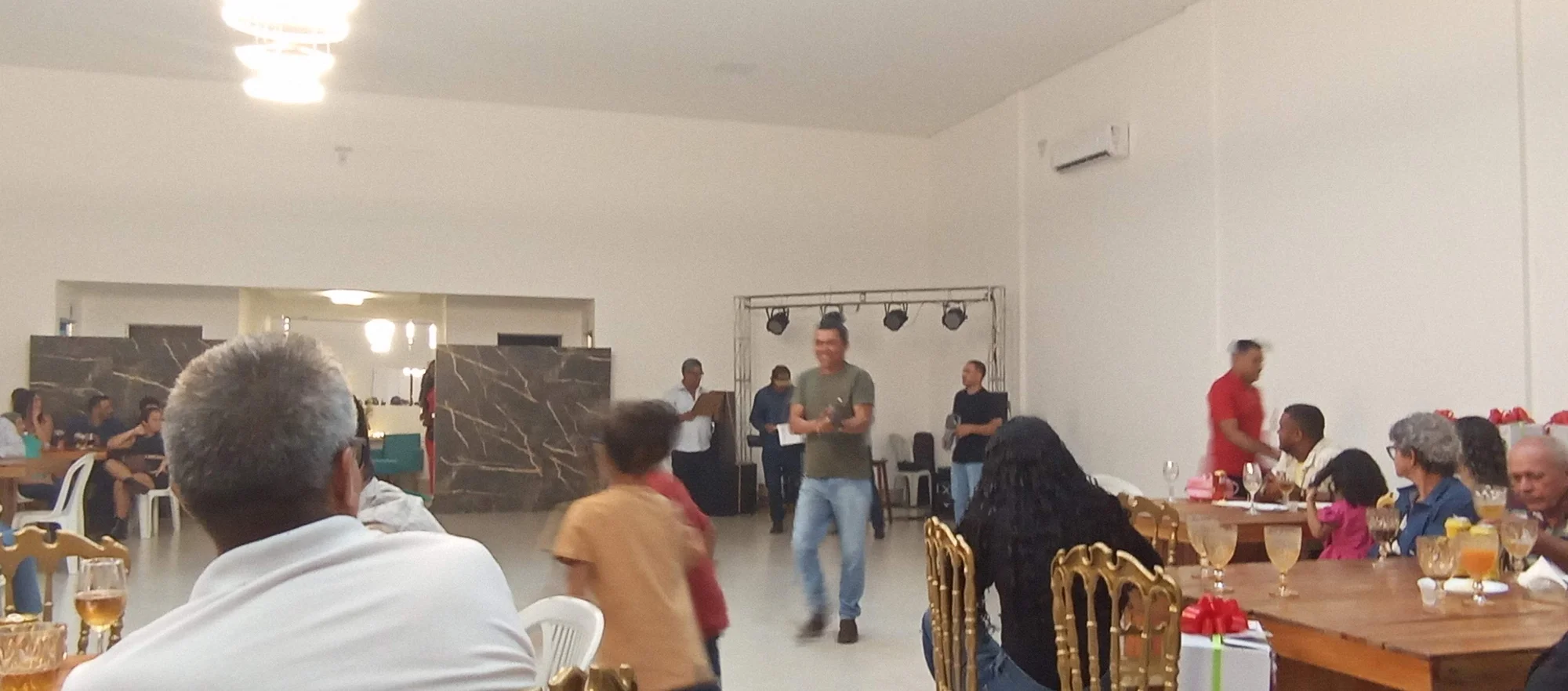 /image/19o-encontro-de-liderancas-rurais-reune-autoridades-associacoes-e-produtores-em-lagoa-dos-patos-mg?src=https%3A%2F%2Fimg2.pixhost.to%2Fimages%2F7461%2F719067023_img_20251205_214630.jpg&w=2000&q=85