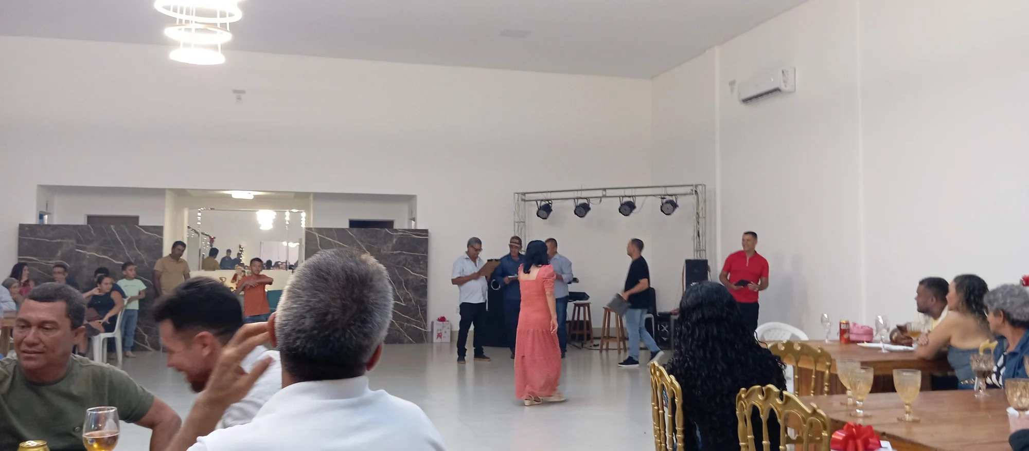 /image/19o-encontro-de-liderancas-rurais-reune-autoridades-associacoes-e-produtores-em-lagoa-dos-patos-mg?src=https%3A%2F%2Fimg2.pixhost.to%2Fimages%2F7461%2F719067046_img_20251205_215135.jpg&w=2000&q=85