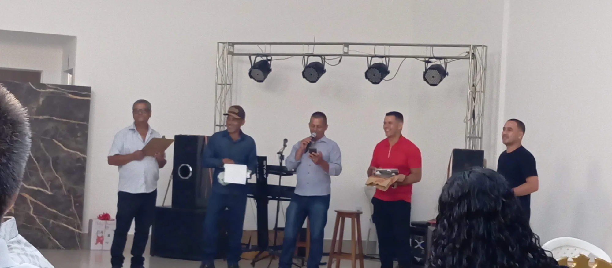 /image/19o-encontro-de-liderancas-rurais-reune-autoridades-associacoes-e-produtores-em-lagoa-dos-patos-mg?src=https%3A%2F%2Fimg2.pixhost.to%2Fimages%2F7461%2F719067061_img_20251205_215306.jpg&w=2000&q=85