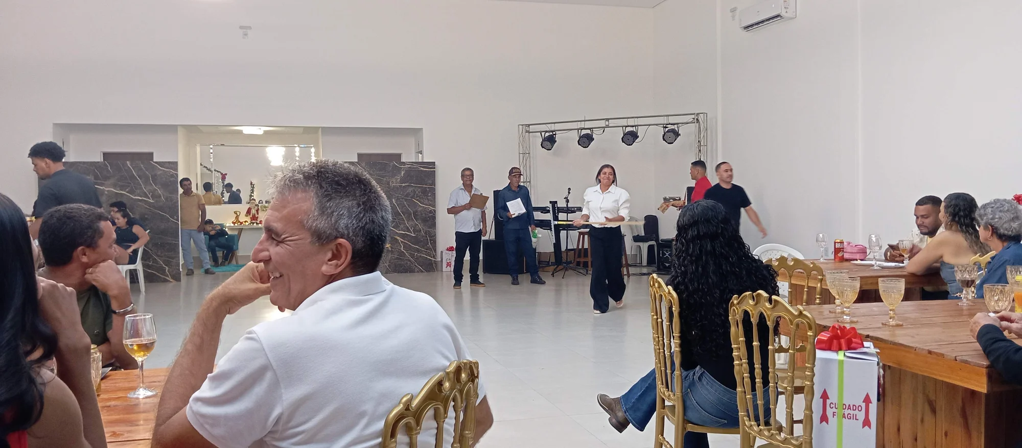 /image/19o-encontro-de-liderancas-rurais-reune-autoridades-associacoes-e-produtores-em-lagoa-dos-patos-mg?src=https%3A%2F%2Fimg2.pixhost.to%2Fimages%2F7461%2F719067063_img_20251205_215248.jpg&w=2000&q=85