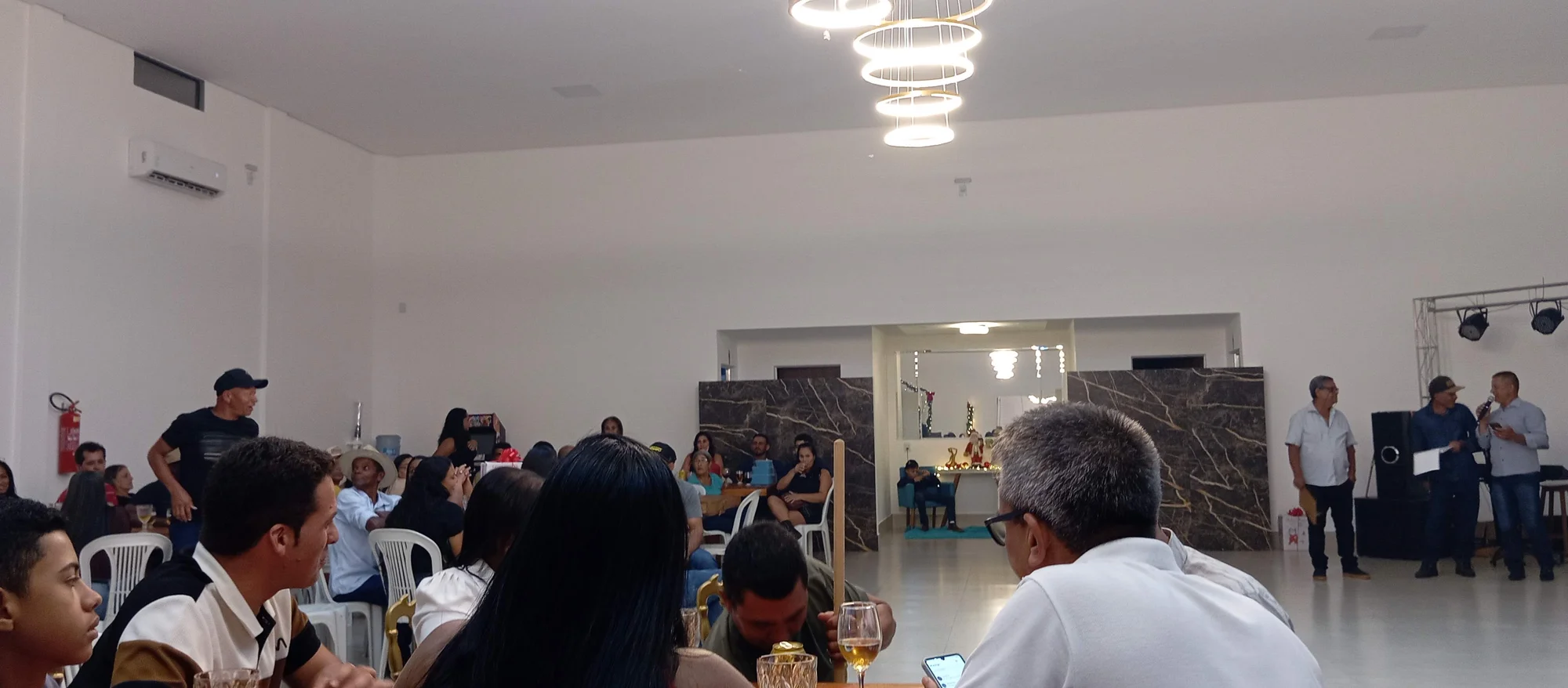 /image/19o-encontro-de-liderancas-rurais-reune-autoridades-associacoes-e-produtores-em-lagoa-dos-patos-mg?src=https%3A%2F%2Fimg2.pixhost.to%2Fimages%2F7461%2F719067083_img_20251205_215425.jpg&w=2000&q=85