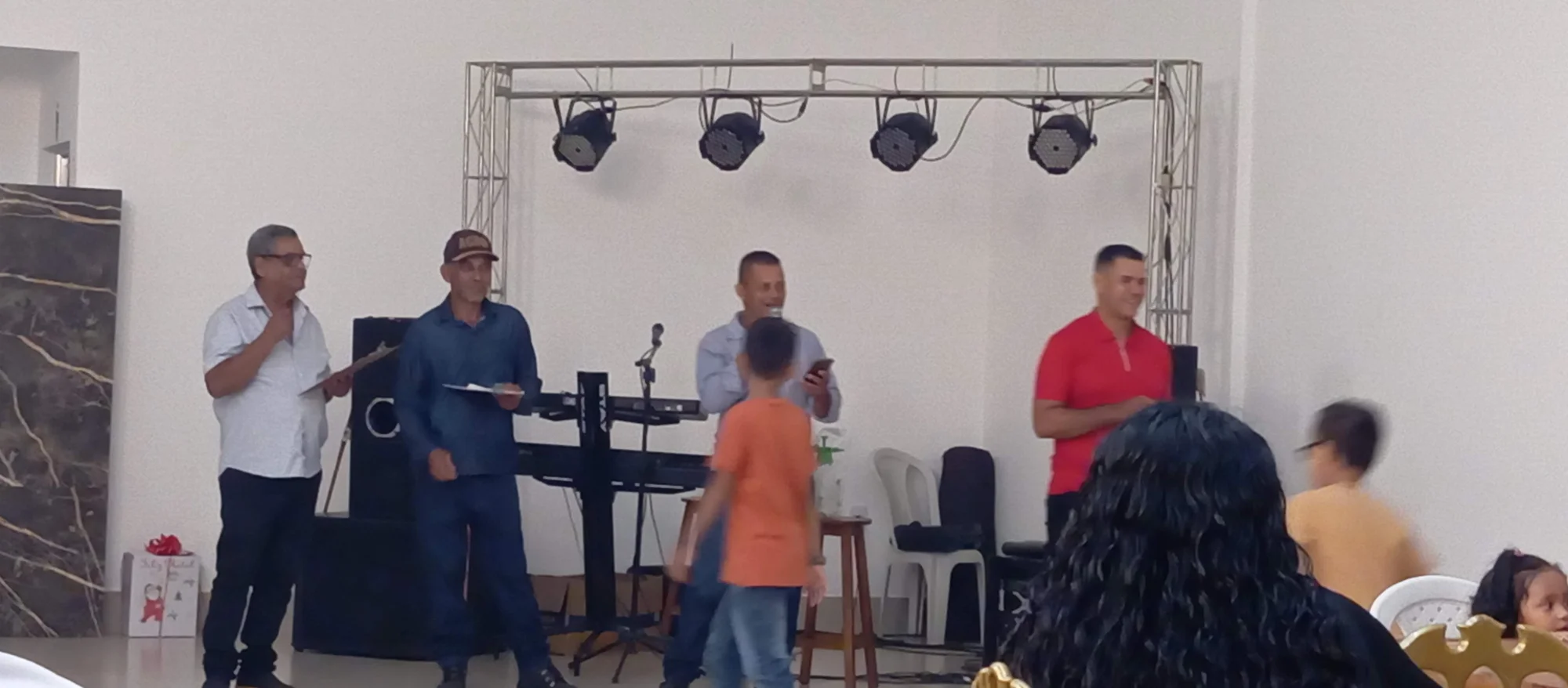 /image/19o-encontro-de-liderancas-rurais-reune-autoridades-associacoes-e-produtores-em-lagoa-dos-patos-mg?src=https%3A%2F%2Fimg2.pixhost.to%2Fimages%2F7461%2F719067112_img_20251205_215553.jpg&w=2000&q=85