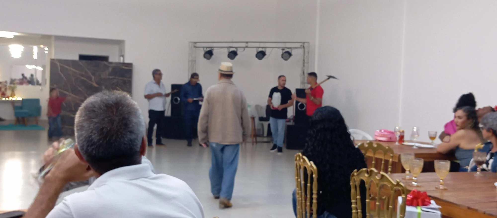 /image/19o-encontro-de-liderancas-rurais-reune-autoridades-associacoes-e-produtores-em-lagoa-dos-patos-mg?src=https%3A%2F%2Fimg2.pixhost.to%2Fimages%2F7461%2F719067136_img_20251205_215627.jpg&w=2000&q=85