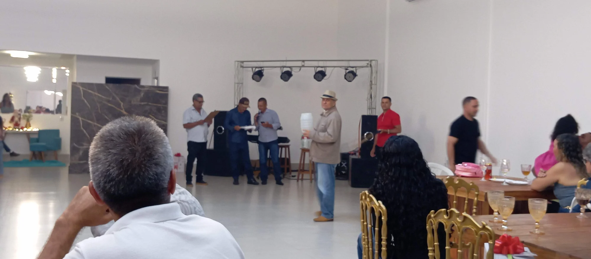 /image/19o-encontro-de-liderancas-rurais-reune-autoridades-associacoes-e-produtores-em-lagoa-dos-patos-mg?src=https%3A%2F%2Fimg2.pixhost.to%2Fimages%2F7461%2F719067140_img_20251205_215633.jpg&w=2000&q=85