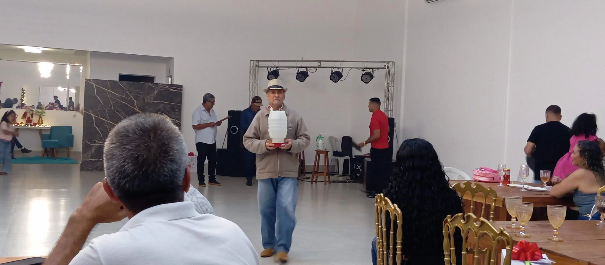 /image/19o-encontro-de-liderancas-rurais-reune-autoridades-associacoes-e-produtores-em-lagoa-dos-patos-mg?src=https%3A%2F%2Fimg2.pixhost.to%2Fimages%2F7461%2F719067144_img_20251205_215637.jpg&w=2000&q=85
