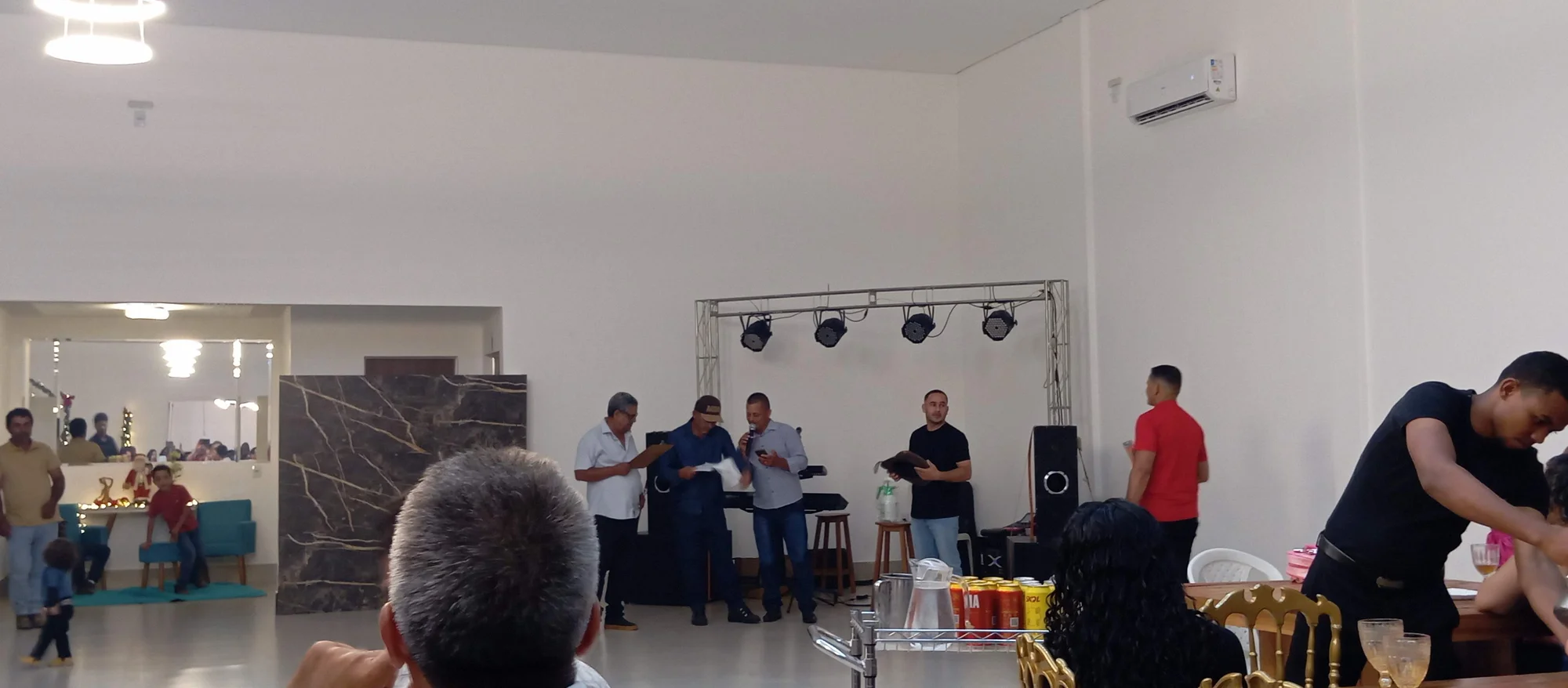 /image/19o-encontro-de-liderancas-rurais-reune-autoridades-associacoes-e-produtores-em-lagoa-dos-patos-mg?src=https%3A%2F%2Fimg2.pixhost.to%2Fimages%2F7461%2F719067159_img_20251205_215803.jpg&w=2000&q=85
