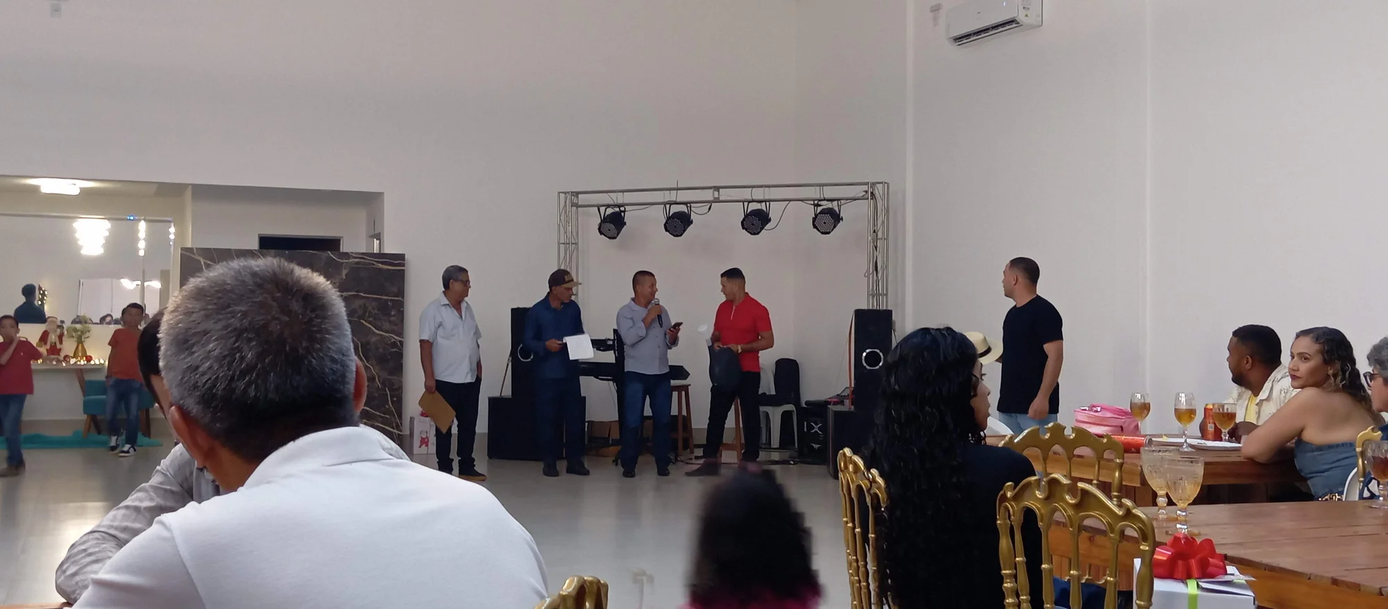 /image/19o-encontro-de-liderancas-rurais-reune-autoridades-associacoes-e-produtores-em-lagoa-dos-patos-mg?src=https%3A%2F%2Fimg2.pixhost.to%2Fimages%2F7461%2F719067176_img_20251205_220003.jpg&w=2000&q=85