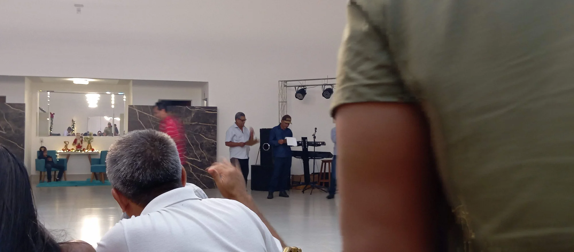 /image/19o-encontro-de-liderancas-rurais-reune-autoridades-associacoes-e-produtores-em-lagoa-dos-patos-mg?src=https%3A%2F%2Fimg2.pixhost.to%2Fimages%2F7461%2F719067186_img_20251205_220057.jpg&w=2000&q=85