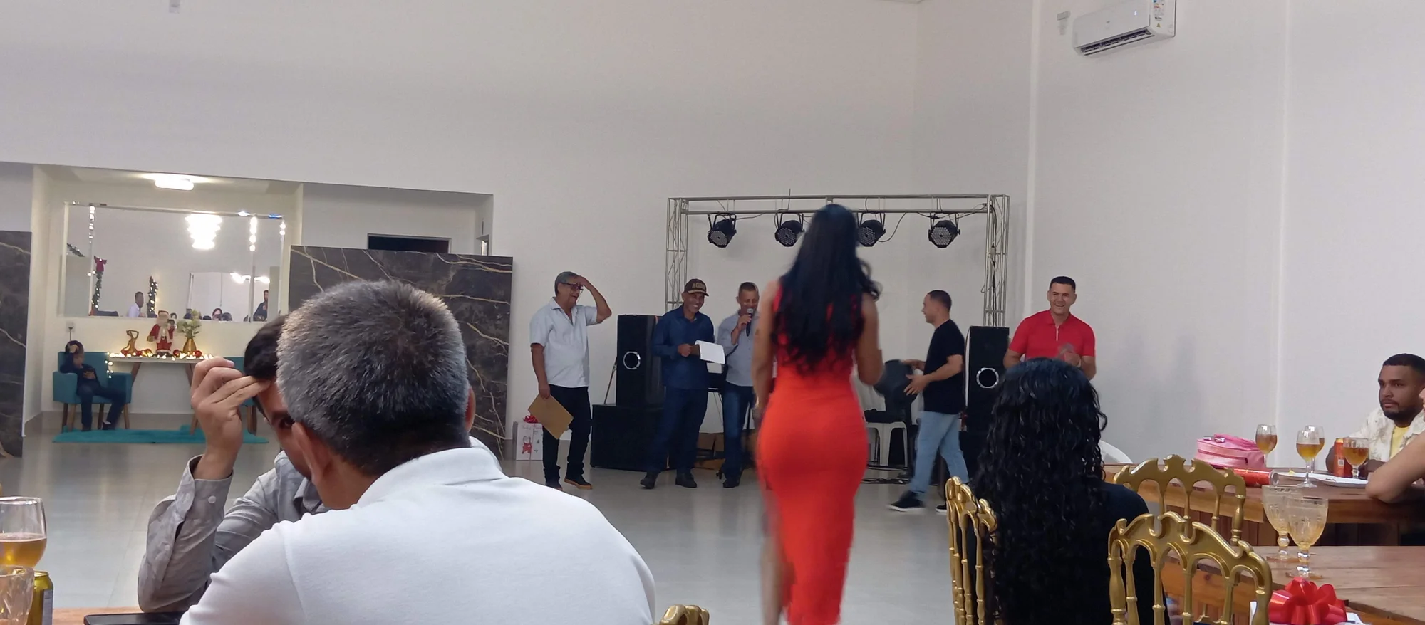 /image/19o-encontro-de-liderancas-rurais-reune-autoridades-associacoes-e-produtores-em-lagoa-dos-patos-mg?src=https%3A%2F%2Fimg2.pixhost.to%2Fimages%2F7461%2F719067188_img_20251205_220119.jpg&w=2000&q=85