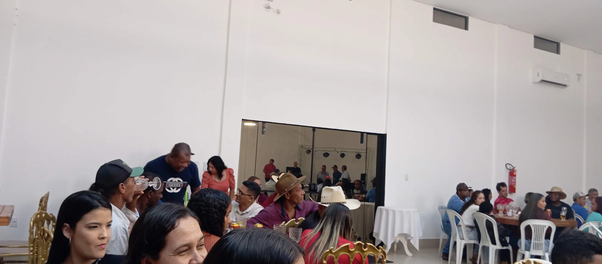 /image/19o-encontro-de-liderancas-rurais-reune-autoridades-associacoes-e-produtores-em-lagoa-dos-patos-mg?src=https%3A%2F%2Fimg2.pixhost.to%2Fimages%2F7461%2F719067193_img_20251205_220147.jpg&w=2000&q=85