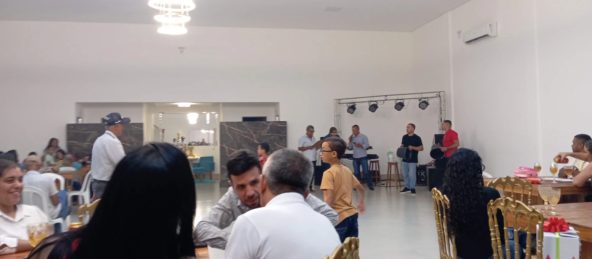/image/19o-encontro-de-liderancas-rurais-reune-autoridades-associacoes-e-produtores-em-lagoa-dos-patos-mg?src=https%3A%2F%2Fimg2.pixhost.to%2Fimages%2F7461%2F719067198_img_20251205_220155.jpg&w=2000&q=85
