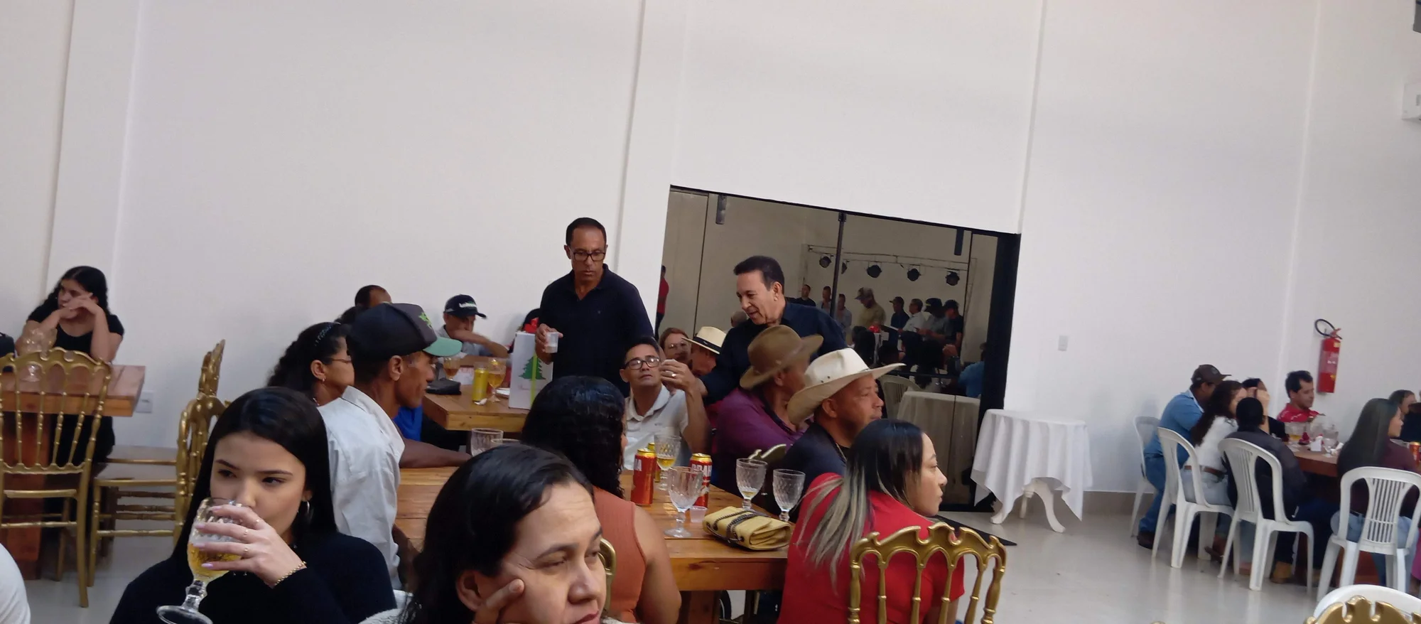/image/19o-encontro-de-liderancas-rurais-reune-autoridades-associacoes-e-produtores-em-lagoa-dos-patos-mg?src=https%3A%2F%2Fimg2.pixhost.to%2Fimages%2F7461%2F719067214_img_20251205_220319.jpg&w=2000&q=85