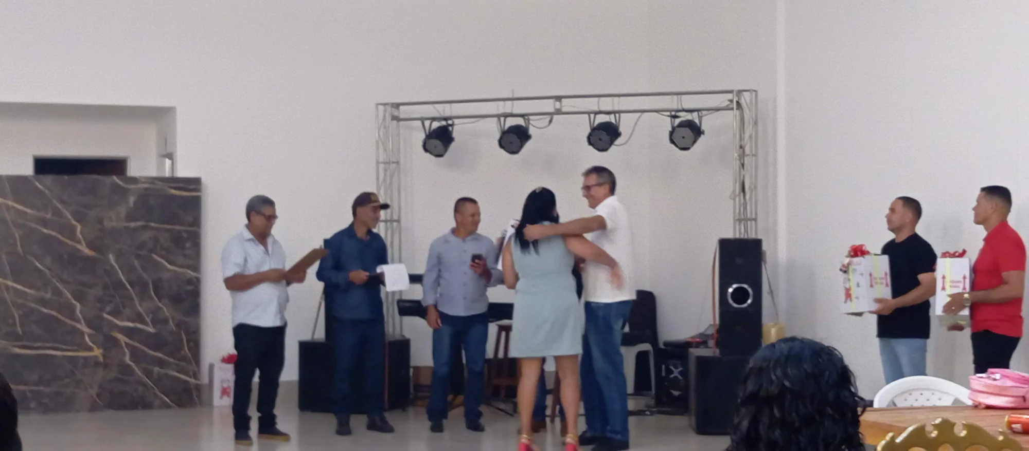 /image/19o-encontro-de-liderancas-rurais-reune-autoridades-associacoes-e-produtores-em-lagoa-dos-patos-mg?src=https%3A%2F%2Fimg2.pixhost.to%2Fimages%2F7461%2F719067218_img_20251205_220552.jpg&w=2000&q=85