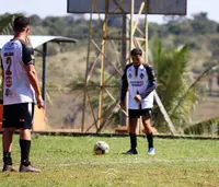 Imagem da galeria do artigo: É campeão! União Bet levanta a taça do 2º Campeonato Regional de Futebol de Campo de Lagoa dos Patos