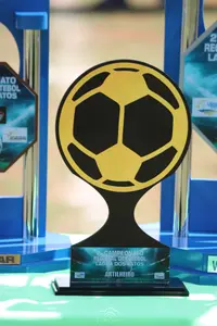 Imagem da galeria do artigo: É campeão! União Bet levanta a taça do 2º Campeonato Regional de Futebol de Campo de Lagoa dos Patos