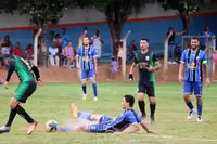 Imagem da galeria do artigo: É campeão! União Bet levanta a taça do 2º Campeonato Regional de Futebol de Campo de Lagoa dos Patos