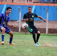 Imagem da galeria do artigo: É campeão! União Bet levanta a taça do 2º Campeonato Regional de Futebol de Campo de Lagoa dos Patos