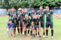 Imagem da galeria do artigo: É campeão! União Bet levanta a taça do 2º Campeonato Regional de Futebol de Campo de Lagoa dos Patos
