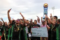 Imagem da galeria do artigo: É campeão! União Bet levanta a taça do 2º Campeonato Regional de Futebol de Campo de Lagoa dos Patos