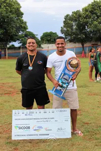 Imagem da galeria do artigo: É campeão! União Bet levanta a taça do 2º Campeonato Regional de Futebol de Campo de Lagoa dos Patos
