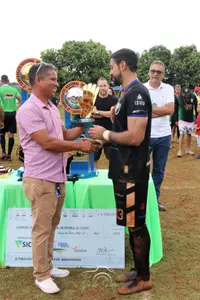 Imagem da galeria do artigo: É campeão! União Bet levanta a taça do 2º Campeonato Regional de Futebol de Campo de Lagoa dos Patos