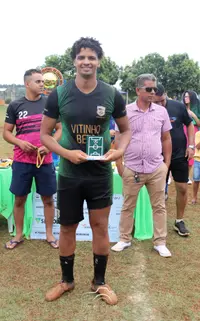 Imagem da galeria do artigo: É campeão! União Bet levanta a taça do 2º Campeonato Regional de Futebol de Campo de Lagoa dos Patos
