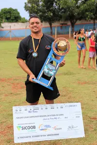 Imagem da galeria do artigo: É campeão! União Bet levanta a taça do 2º Campeonato Regional de Futebol de Campo de Lagoa dos Patos