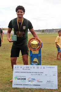 Imagem da galeria do artigo: É campeão! União Bet levanta a taça do 2º Campeonato Regional de Futebol de Campo de Lagoa dos Patos