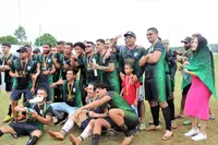 Imagem da galeria do artigo: É campeão! União Bet levanta a taça do 2º Campeonato Regional de Futebol de Campo de Lagoa dos Patos