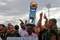 Imagem da galeria do artigo: É campeão! União Bet levanta a taça do 2º Campeonato Regional de Futebol de Campo de Lagoa dos Patos
