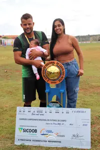 Imagem da galeria do artigo: É campeão! União Bet levanta a taça do 2º Campeonato Regional de Futebol de Campo de Lagoa dos Patos