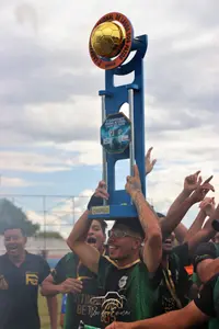 Imagem da galeria do artigo: É campeão! União Bet levanta a taça do 2º Campeonato Regional de Futebol de Campo de Lagoa dos Patos