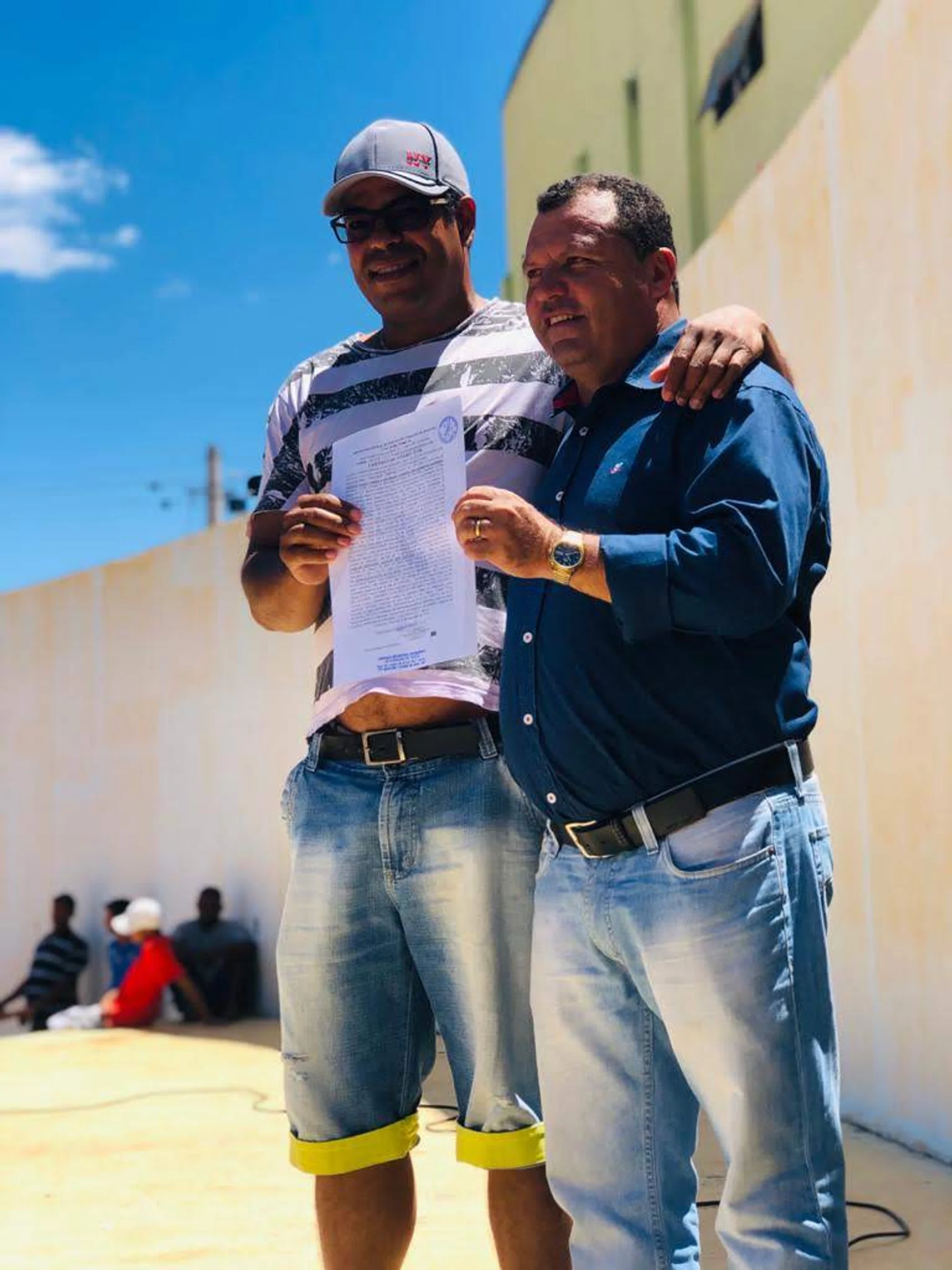 /image/entrega-dos-primeiros-titulos-de-regularizacao-fundiaria-em-lagoa-dos-patos-marca-novo-tempo-de-esperanca?src=https%3A%2F%2Fimg1.pixhost.to%2Fimages%2F11811%2F687477741_img-20191214-wa0046.jpg&w=2000&q=85