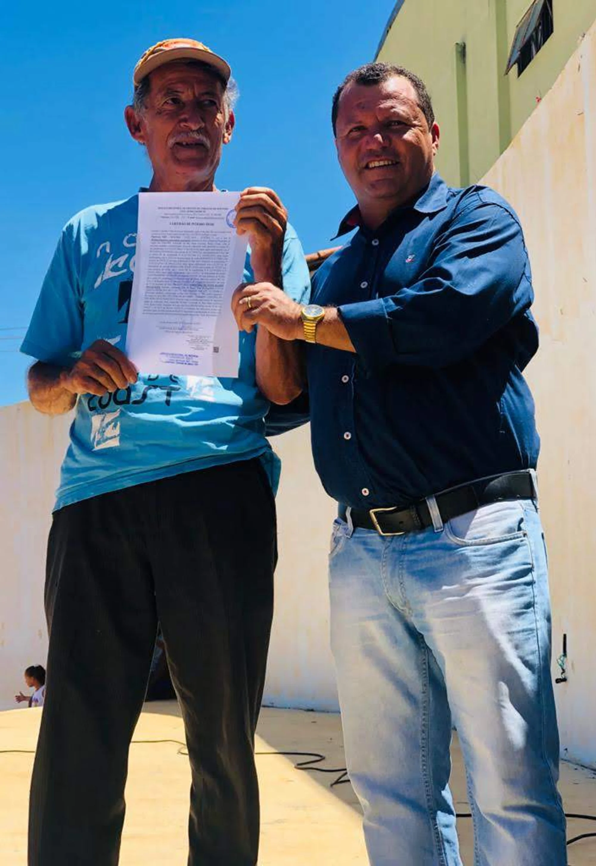 /image/entrega-dos-primeiros-titulos-de-regularizacao-fundiaria-em-lagoa-dos-patos-marca-novo-tempo-de-esperanca?src=https%3A%2F%2Fimg1.pixhost.to%2Fimages%2F11811%2F687477749_img-20191214-wa0053.jpg&w=2000&q=85