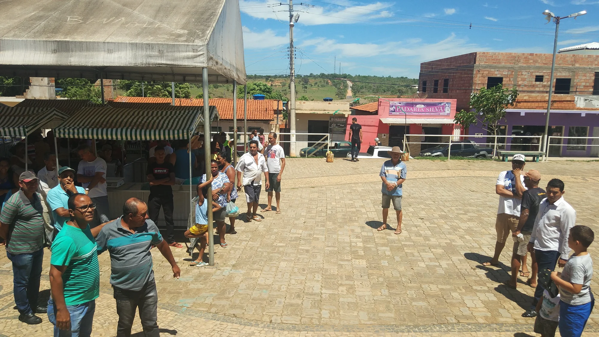 /image/entrega-dos-primeiros-titulos-de-regularizacao-fundiaria-em-lagoa-dos-patos-marca-novo-tempo-de-esperanca?src=https%3A%2F%2Fimg1.pixhost.to%2Fimages%2F11811%2F687477847_img_20191214_102225.jpg&w=2000&q=85