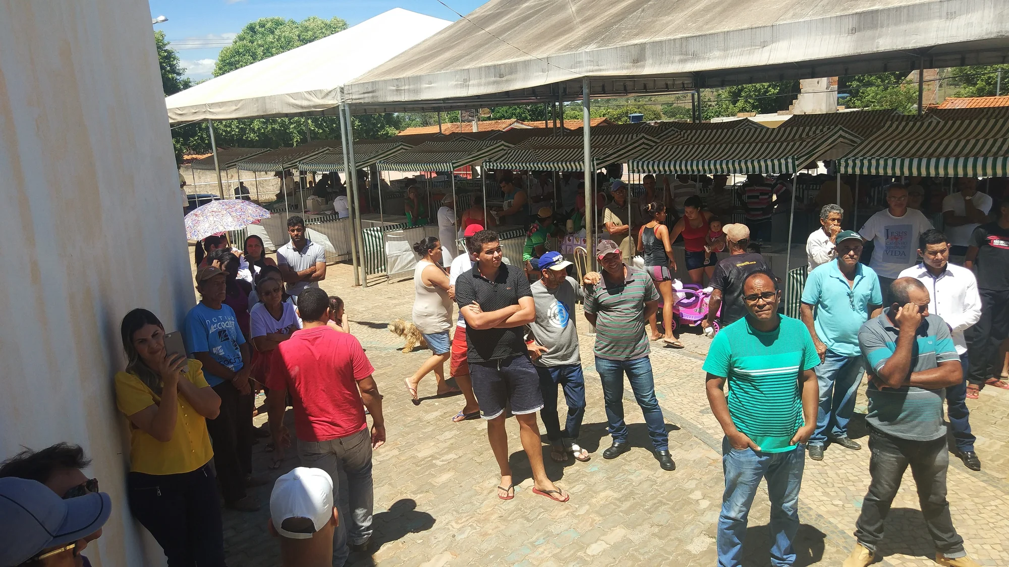 /image/entrega-dos-primeiros-titulos-de-regularizacao-fundiaria-em-lagoa-dos-patos-marca-novo-tempo-de-esperanca?src=https%3A%2F%2Fimg1.pixhost.to%2Fimages%2F11811%2F687477851_img_20191214_102329.jpg&w=2000&q=85