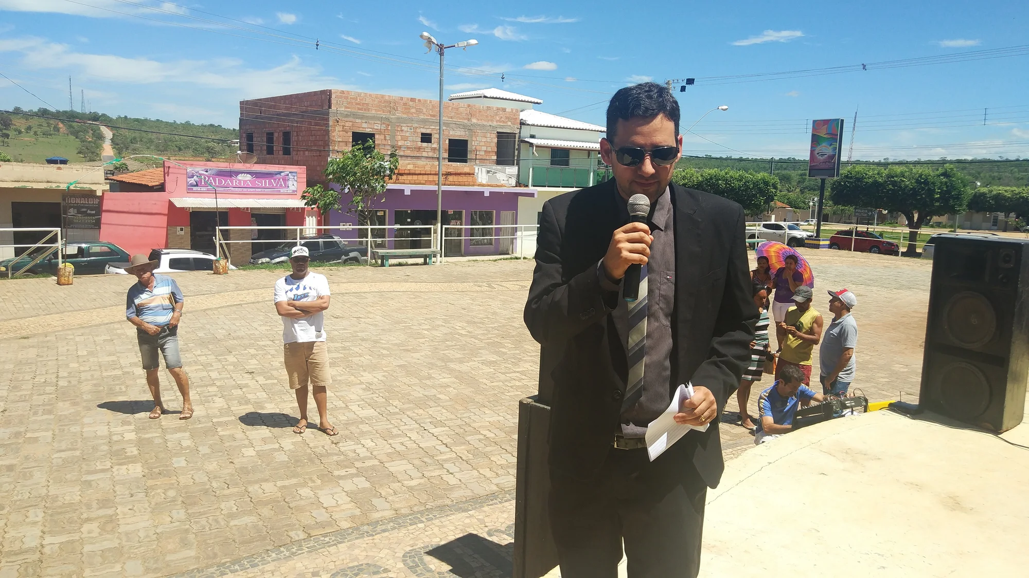 /image/entrega-dos-primeiros-titulos-de-regularizacao-fundiaria-em-lagoa-dos-patos-marca-novo-tempo-de-esperanca?src=https%3A%2F%2Fimg1.pixhost.to%2Fimages%2F11811%2F687477857_img_20191214_102334.jpg&w=2000&q=85