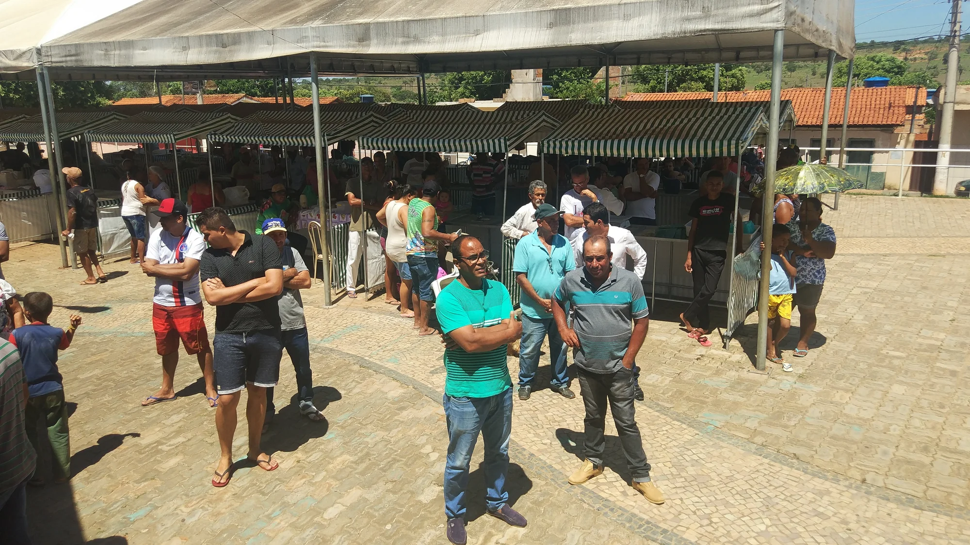 /image/entrega-dos-primeiros-titulos-de-regularizacao-fundiaria-em-lagoa-dos-patos-marca-novo-tempo-de-esperanca?src=https%3A%2F%2Fimg1.pixhost.to%2Fimages%2F11811%2F687477862_img_20191214_102346.jpg&w=2000&q=85