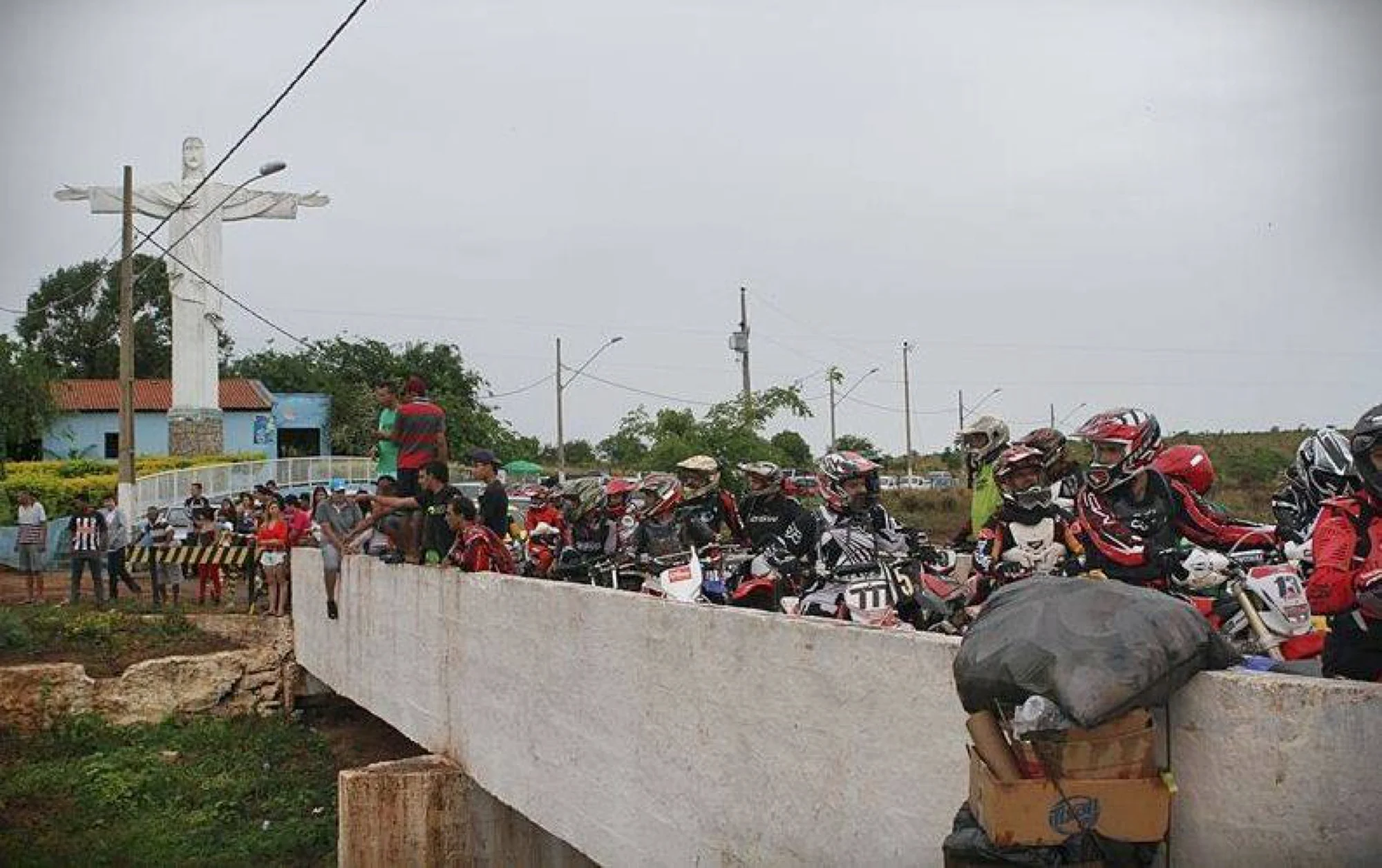 /image/fotos-antigas-lagoa-dos-patos-mg-em-memorias?src=https%3A%2F%2Fimg1.pixhost.to%2Fimages%2F10289%2F662750516_acao-global-lagoa-dos-patos-motocross-01.jpg&w=2000&q=85