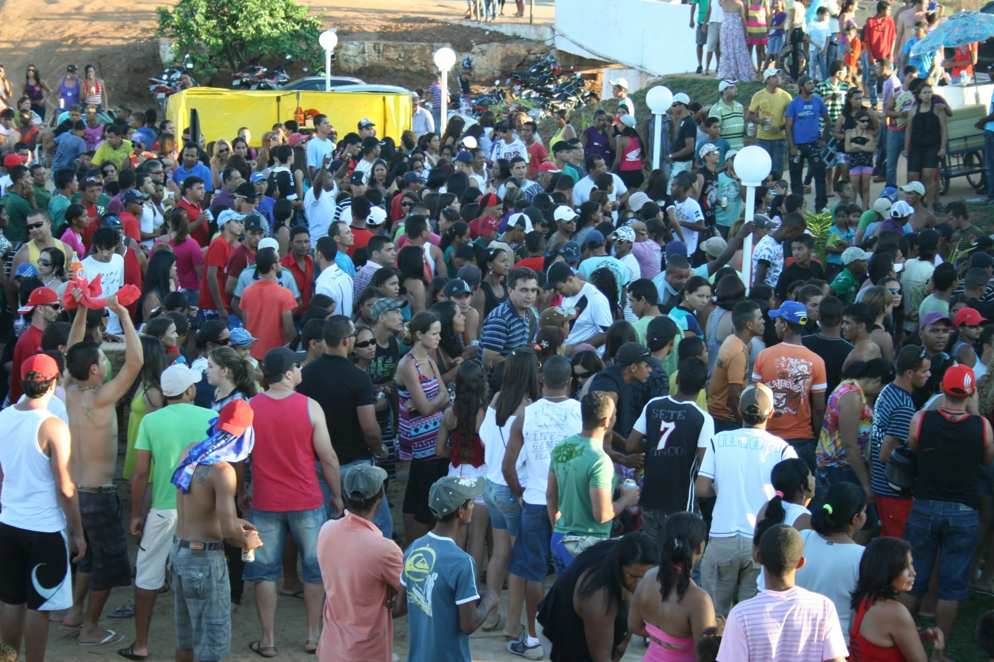 /image/fotos-antigas-lagoa-dos-patos-mg-em-memorias?src=https%3A%2F%2Fimg1.pixhost.to%2Fimages%2F11787%2F687198029_acao-global-2018-lagoa-dos-patos-mg-03.jpg&w=2000&q=85