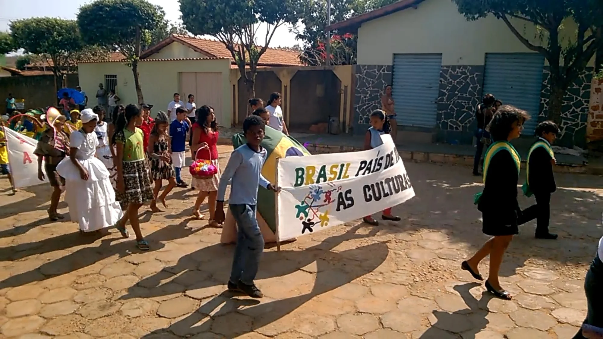 /image/fotos-antigas-lagoa-dos-patos-mg-em-memorias?src=https%3A%2F%2Fimg2.pixhost.to%2Fimages%2F8961%2F744244024_fotos-antigas-lagoa-dos-patos-mg-1.jpg&w=2000&q=85
