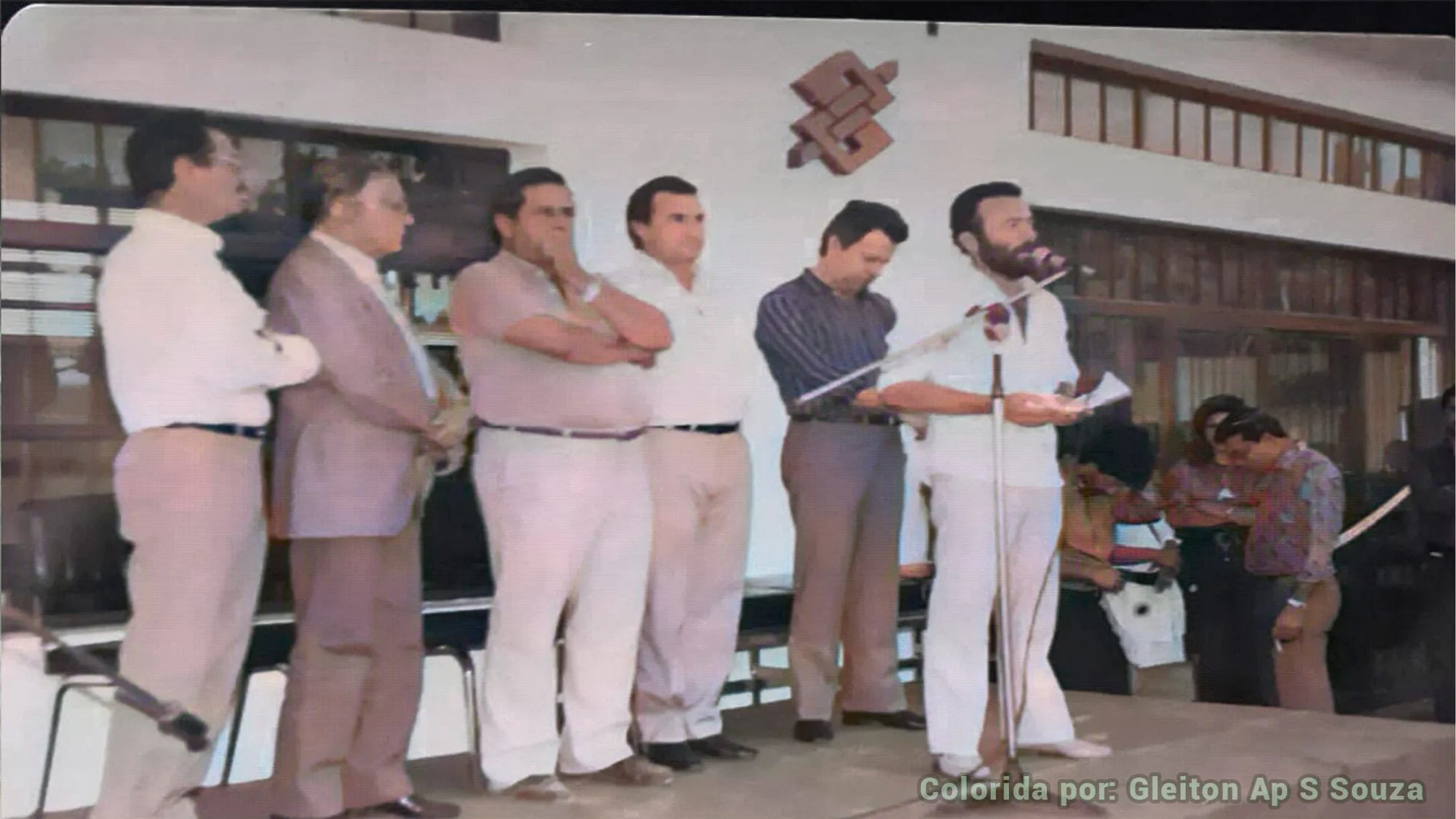 /image/fotos-antigas-lagoa-dos-patos-mg-em-memorias?src=https%3A%2F%2Frogresph.sirv.com%2Fsala-mineira%2Ffotos%2Finauguracao-banco-do-brasil-lagoa-dos-patos-mg.jpg&w=2000&q=85