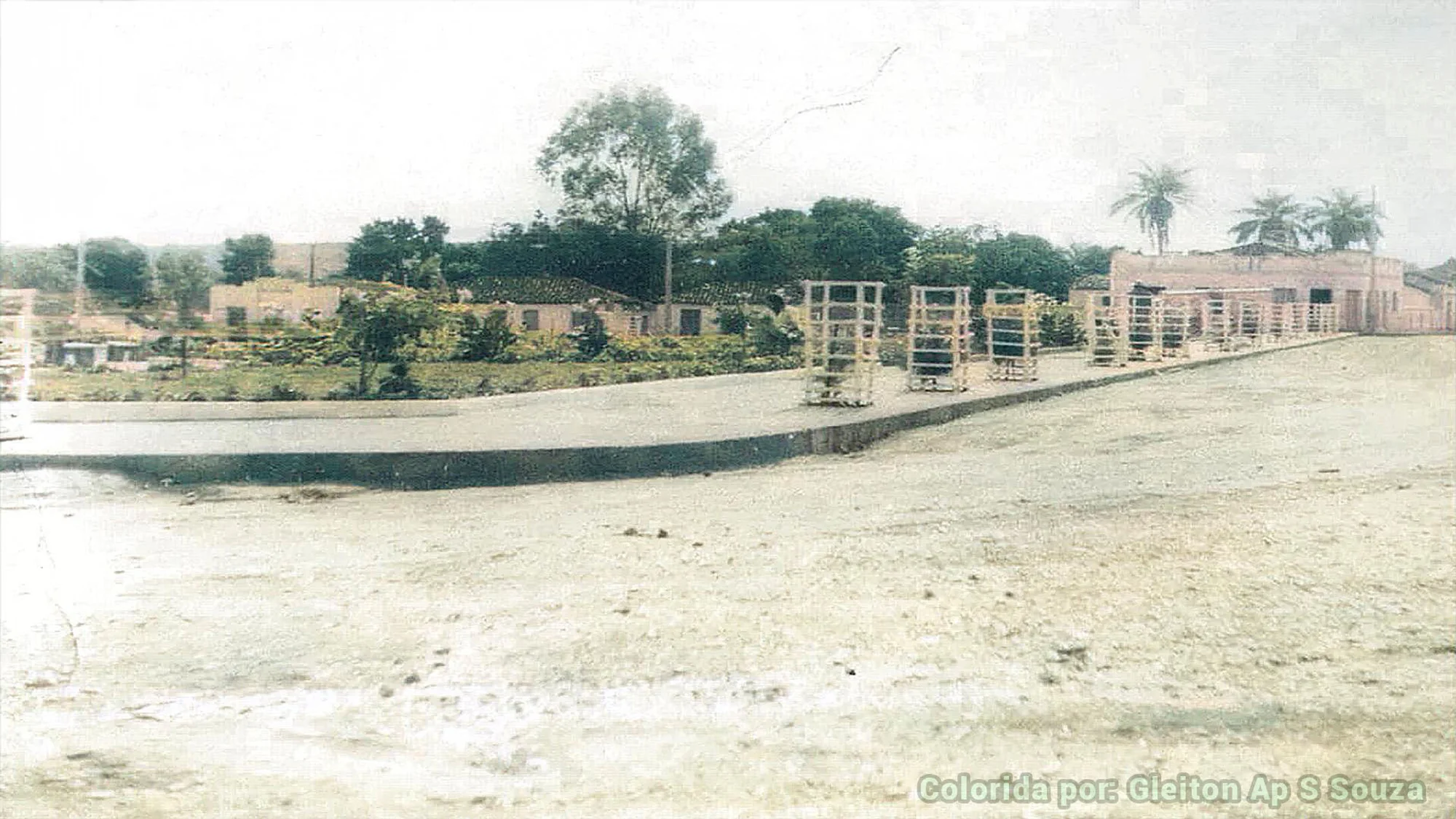 /image/lagoa-dos-patos-mg-celebra-60-anos-de-emancipacao-politica?src=https%3A%2F%2Fsalamineira.netlify.app%2Ffotos-antigas%2Fremini%2Ffotos-antigas-lagoa-dos-patos-mg-20.jpg&w=2000&q=85
