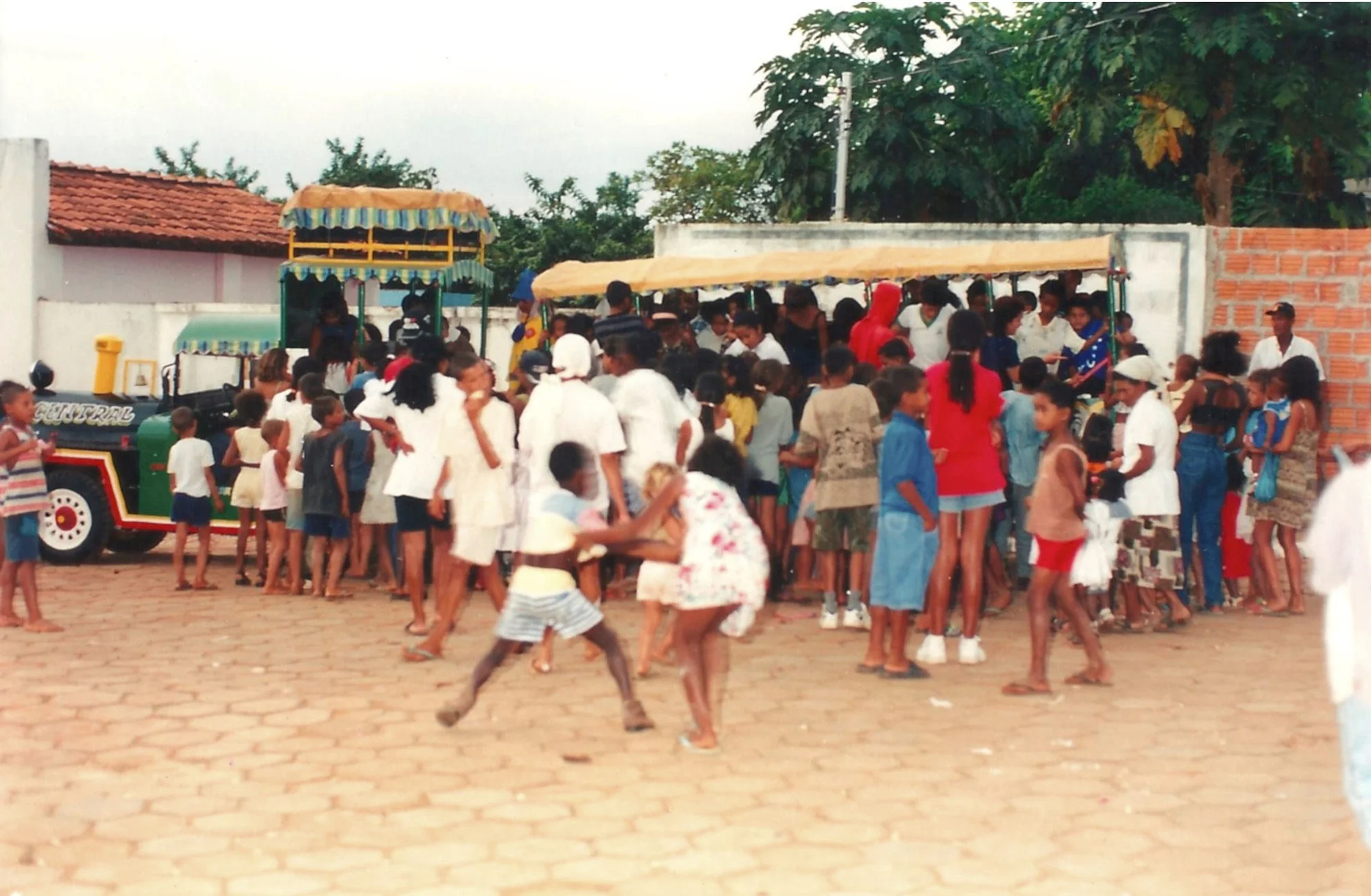 /image/lagoa-dos-patos-mg-celebra-60-anos-de-emancipacao-politica?src=https%3A%2F%2Fsalamineira.netlify.app%2Ffotos-antigas%2Fremini%2Ffotos-antigas-lagoa-dos-patos-mg-26.jpg&w=2000&q=85