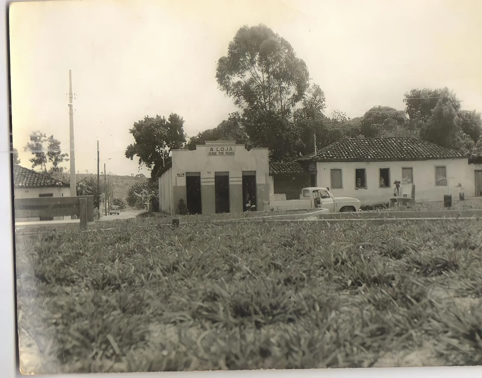 /image/lagoa-dos-patos-mg-celebra-60-anos-de-emancipacao-politica?src=https%3A%2F%2Fsalamineira.netlify.app%2Ffotos-antigas%2Fremini%2Ffotos-antigas-lagoa-dos-patos-mg-3.jpg&w=2000&q=85