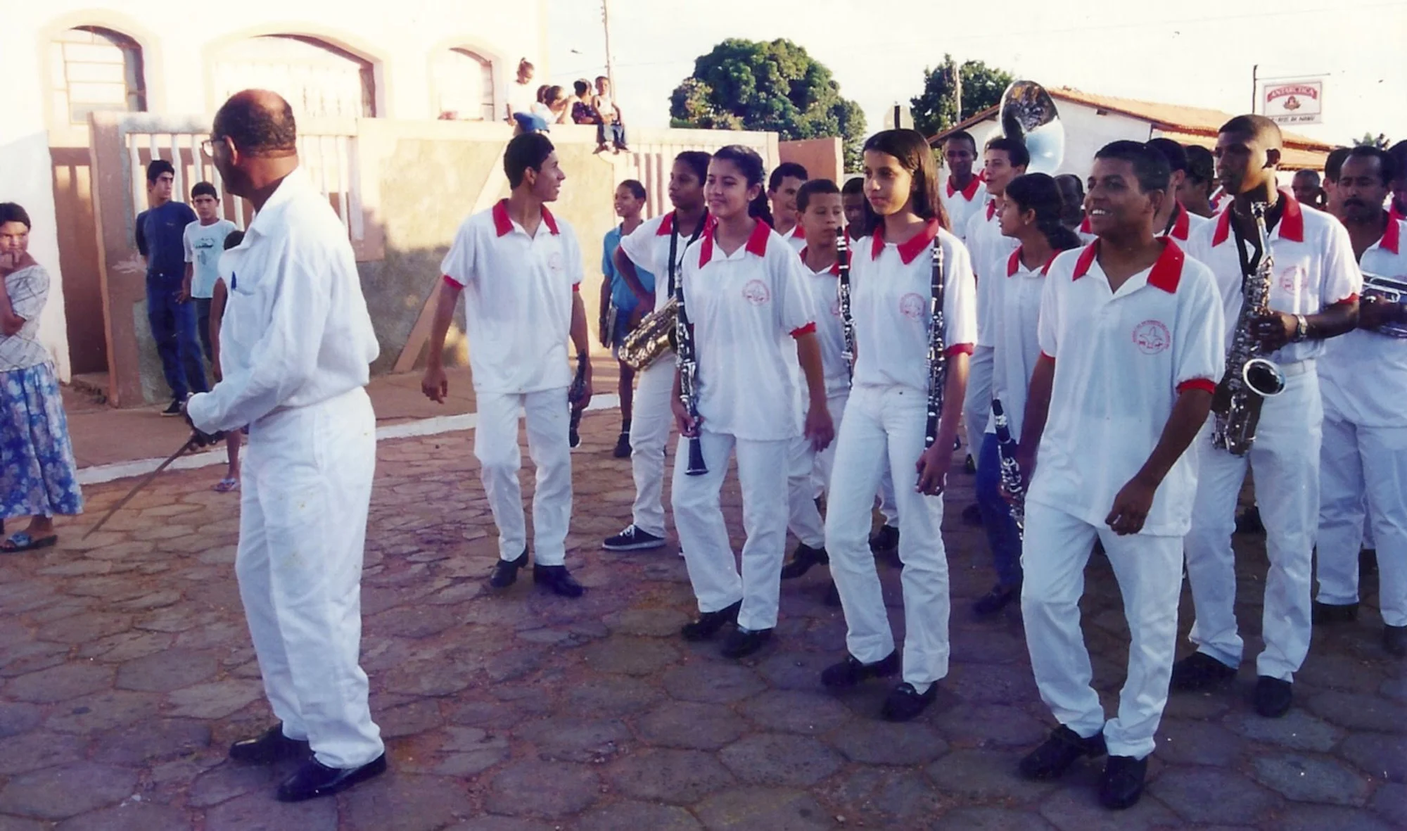 /image/lagoa-dos-patos-mg-celebra-60-anos-de-emancipacao-politica?src=https%3A%2F%2Fsalamineira.netlify.app%2Ffotos-antigas%2Fremini%2Ffotos-antigas-lagoa-dos-patos-mg-34.jpg&w=2000&q=85