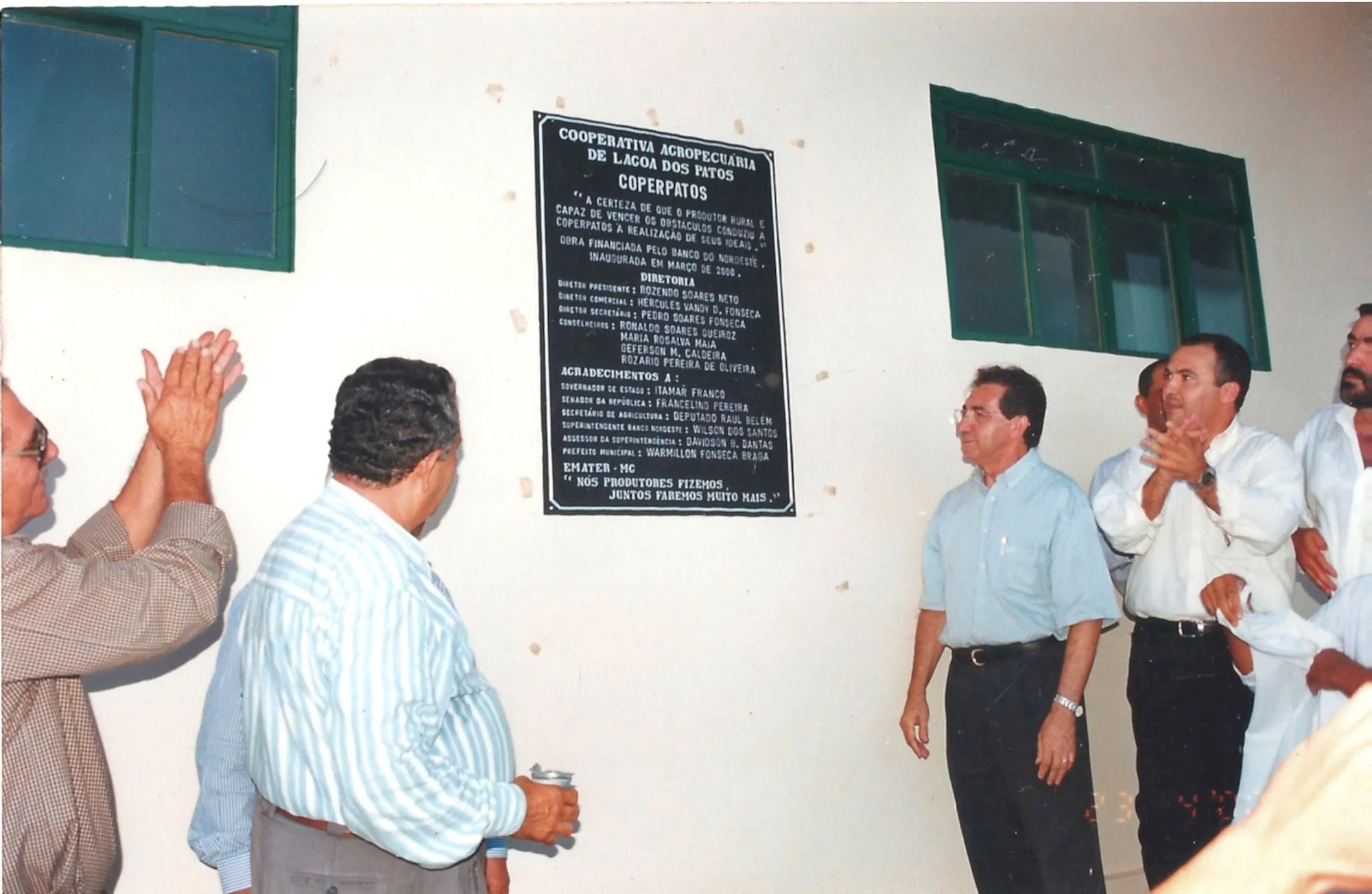 /image/lagoa-dos-patos-mg-celebra-60-anos-de-emancipacao-politica?src=https%3A%2F%2Fsalamineira.netlify.app%2Ffotos-antigas%2Fremini%2Ffotos-antigas-lagoa-dos-patos-mg-41.jpg&w=2000&q=85