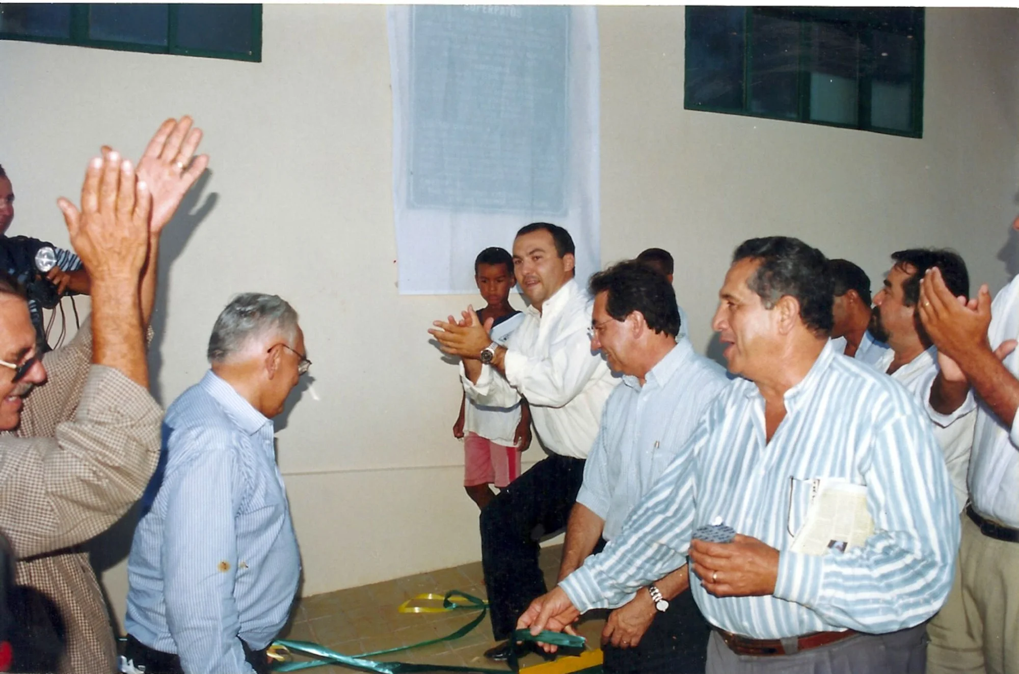 /image/lagoa-dos-patos-mg-celebra-60-anos-de-emancipacao-politica?src=https%3A%2F%2Fsalamineira.netlify.app%2Ffotos-antigas%2Fremini%2Ffotos-antigas-lagoa-dos-patos-mg-52.jpg&w=2000&q=85